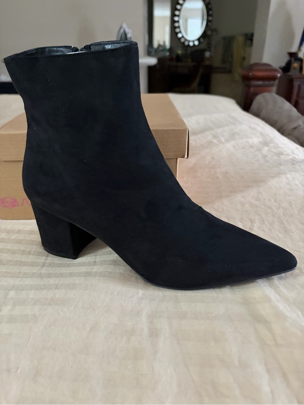 Women's Black faux Suede Pointed-Toe Ankle Boot